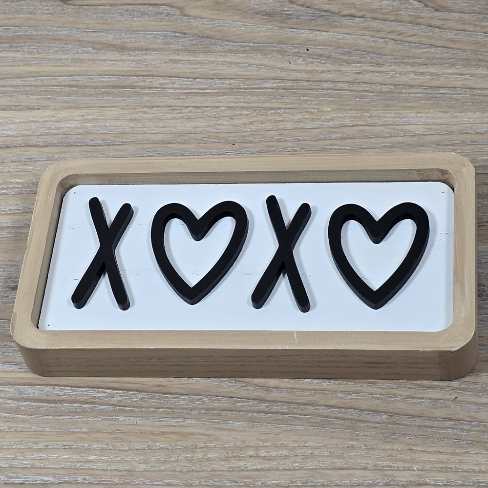Wooden XOXO Distressed Decor 4x8 Sign New